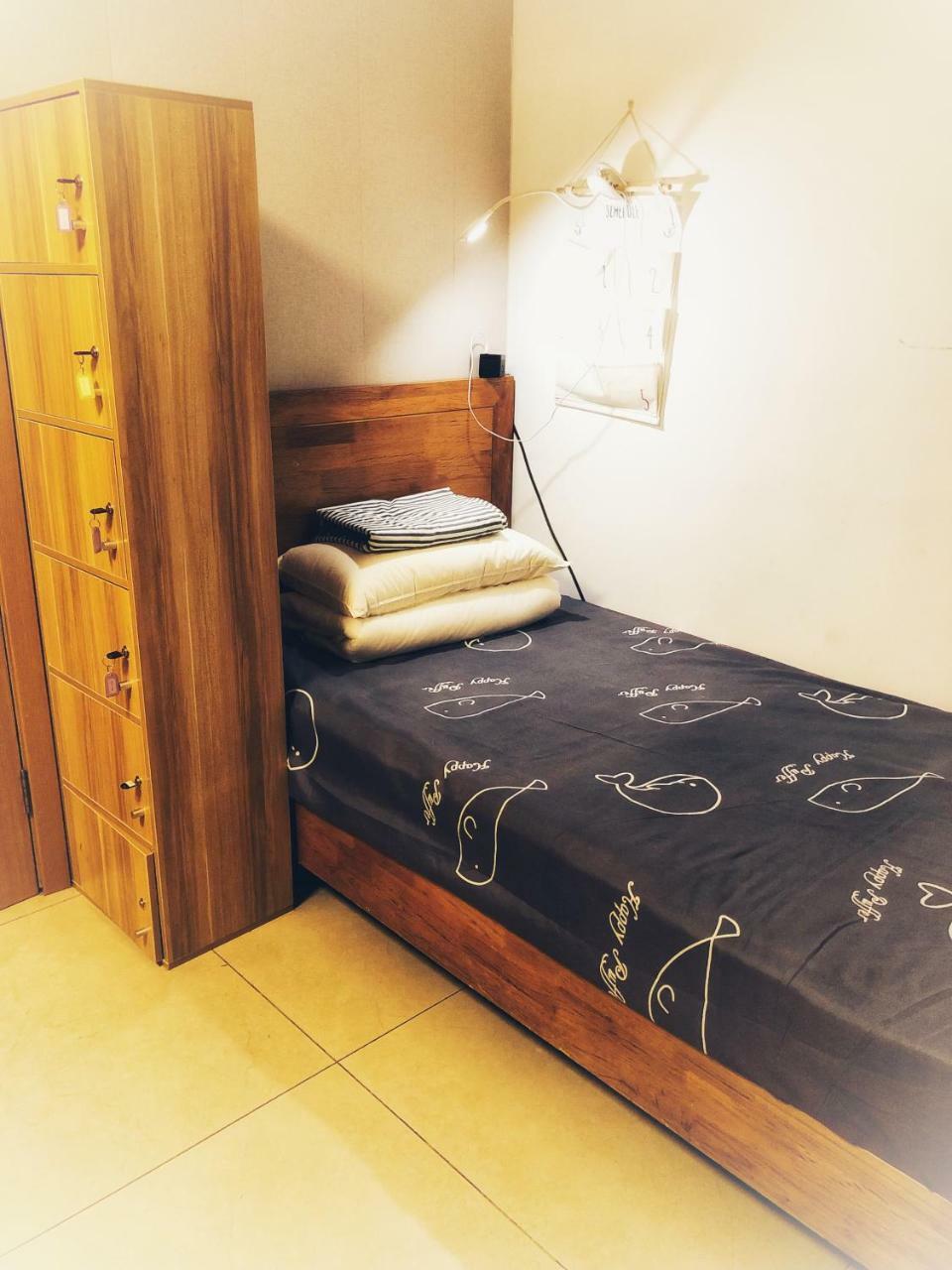 Hostel Yolo House